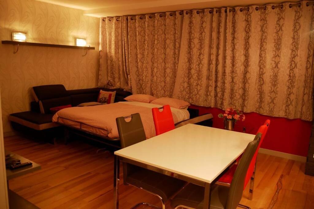 La Forclaz - Centre Ville & Lac, Balcon, Parking 안시 외부 사진